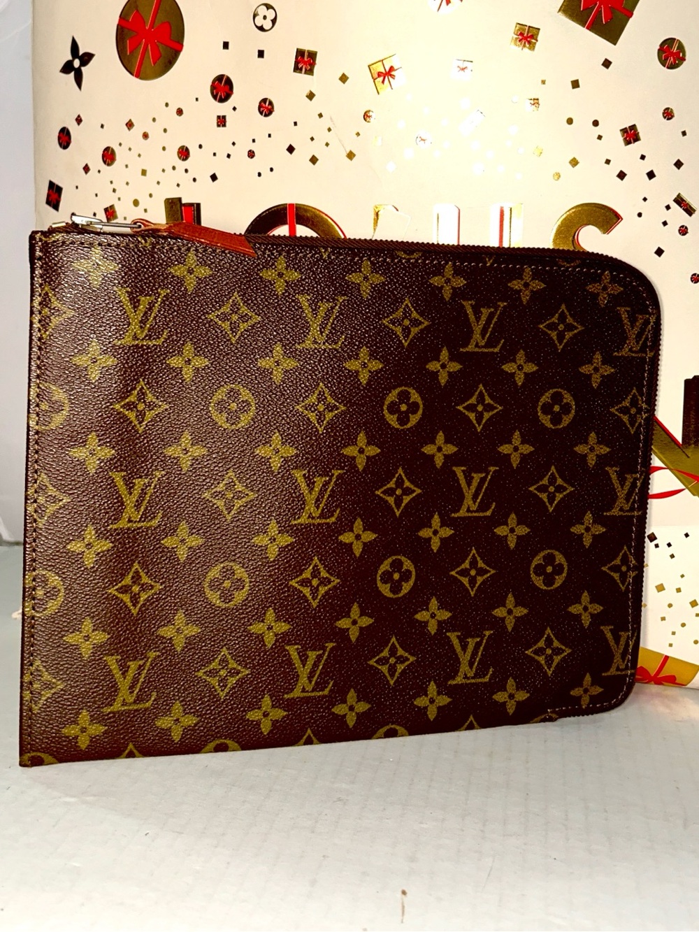 Authentic LOUIS VUITTON Zip around Clutch - Picture 6 of 9